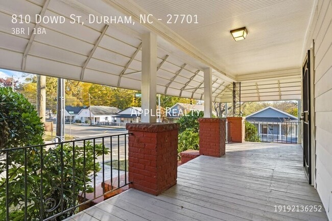 Building Photo - 810 Dowd St