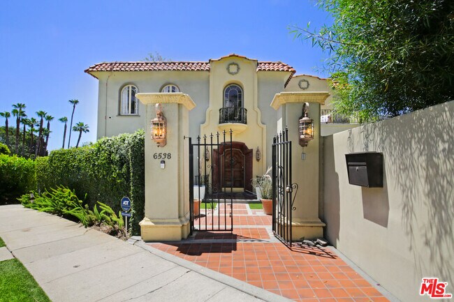 Foto del edificio - 6538 Cahuenga Terrace