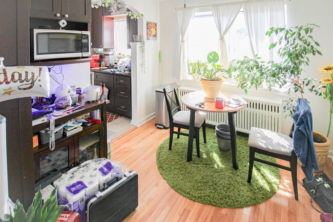 Building Photo - 6669 W Devon Ave