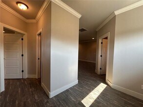 Building Photo - 3103 SW Warberry Ave