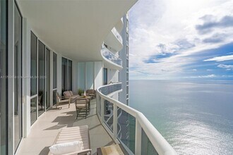 Building Photo - 15811 Collins Ave