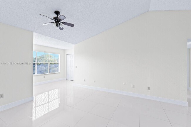 Foto del edificio - 1401 Village Blvd