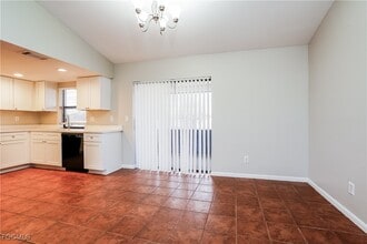 Building Photo - 241 NE 10th Ave