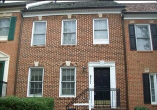 Building Photo - 652 Chestertown St