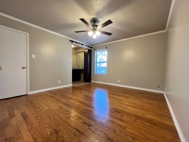 Photo - 321 Joshua St House