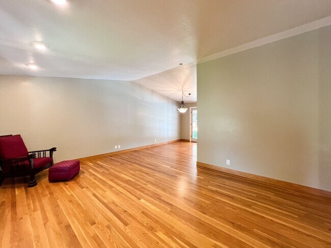 Foto del edificio - Beautiful Four Bedroom Browns Valley Home