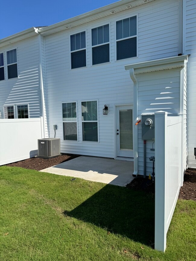 Building Photo - 220 Marston Ln