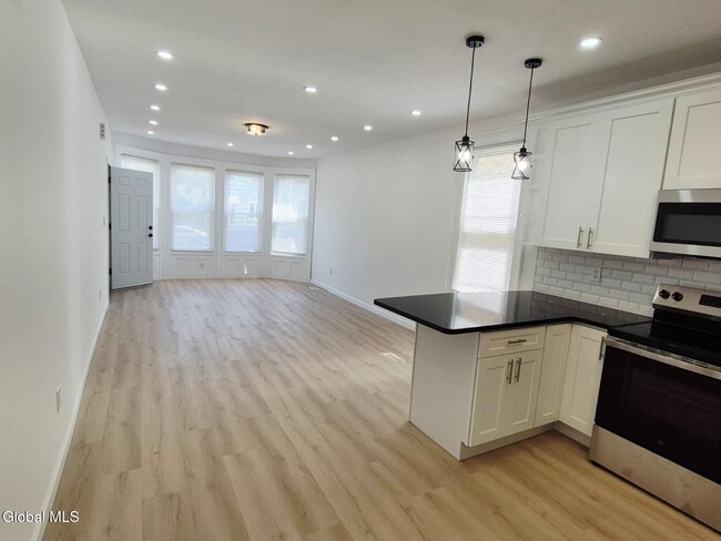 Building Photo - 445 5th Ave