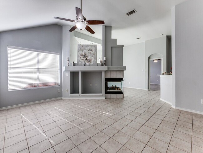 Foto del edificio - 1305 Greenbriar Ln