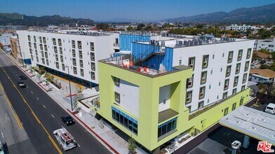 Building Photo - 521 W Colorado St