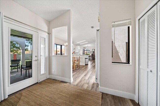 Building Photo - 410 Parkside Pl