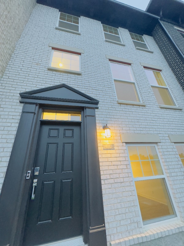 Building Photo - 4883 Gilbert Dr