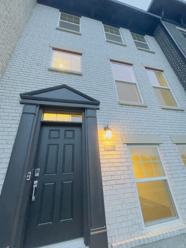 Foto del edificio - 4883 Gilbert Dr