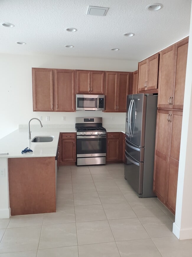Building Photo - 11681 SW Oceanus Blvd