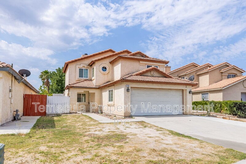 Primary Photo - 249 Flicker Way