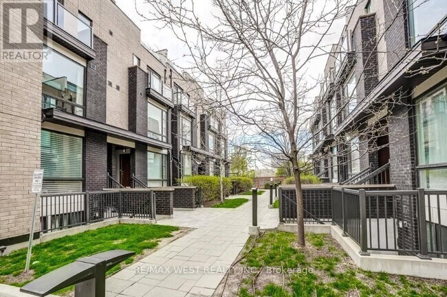 Building Photo - 30 Fieldway Rd