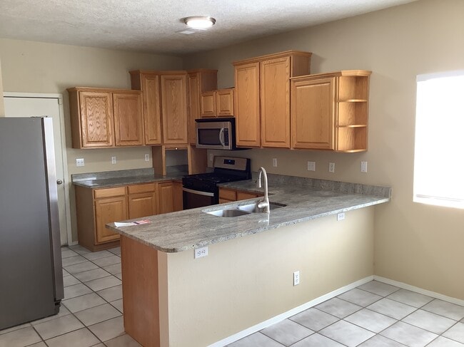 Foto del edificio - 6676 Augusta Hills Dr NE