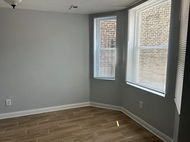 Foto del edificio - 3011 N Kedzie Ave