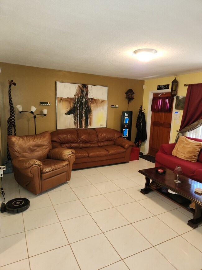 Foto del edificio - 6870 NW 29th Ct
