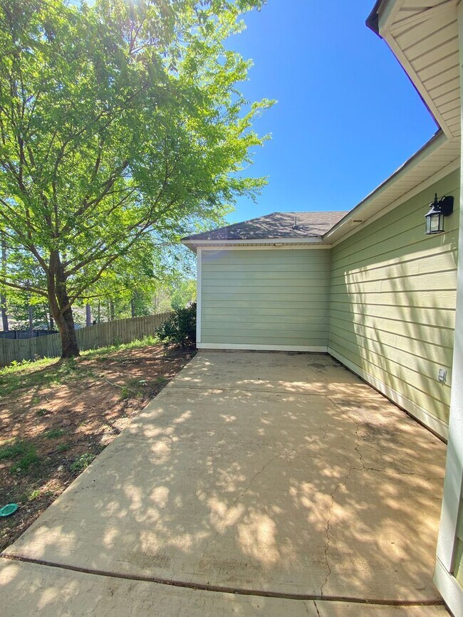 Building Photo - Beautiful Home in a Great Neighborhood!