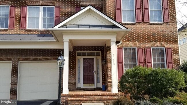 Building Photo - 43649 Riverpoint Dr