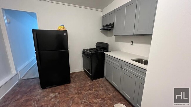 Building Photo - LARGE 2 BEDROOM W/ PARKING  EAST 51 STREET...