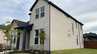 Building Photo - 728 Kendall Ln