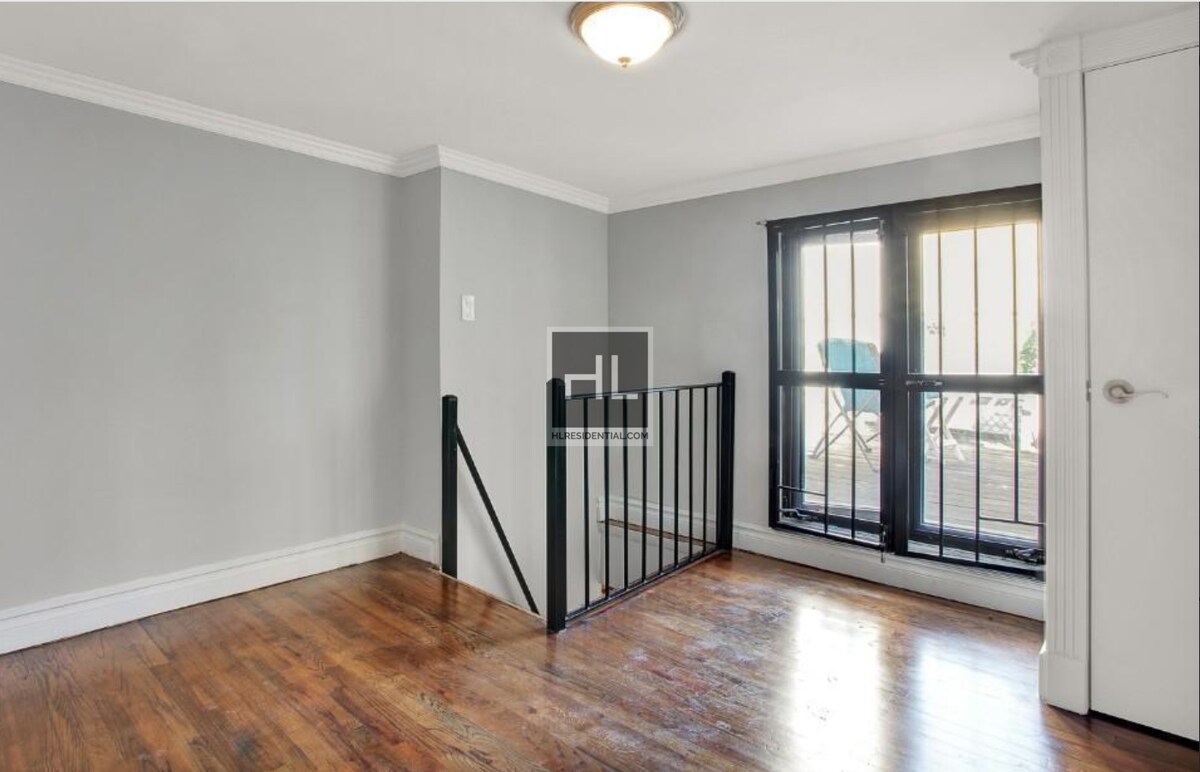 Foto principal - East 12th Street