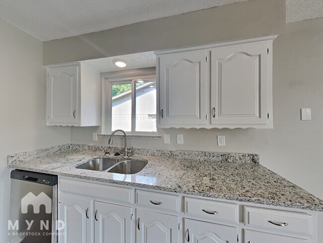 Building Photo - 1638 Clydesdale Dr