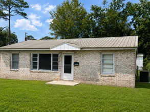Building Photo - 2201 Tebeau St