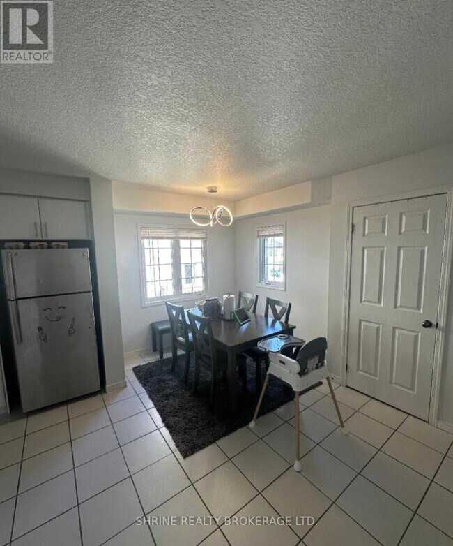 Photo du bâtiment - 3200 Singleton Ave