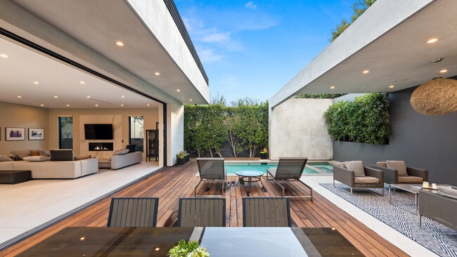 Foto del edificio - 623 N Edinburgh Ave