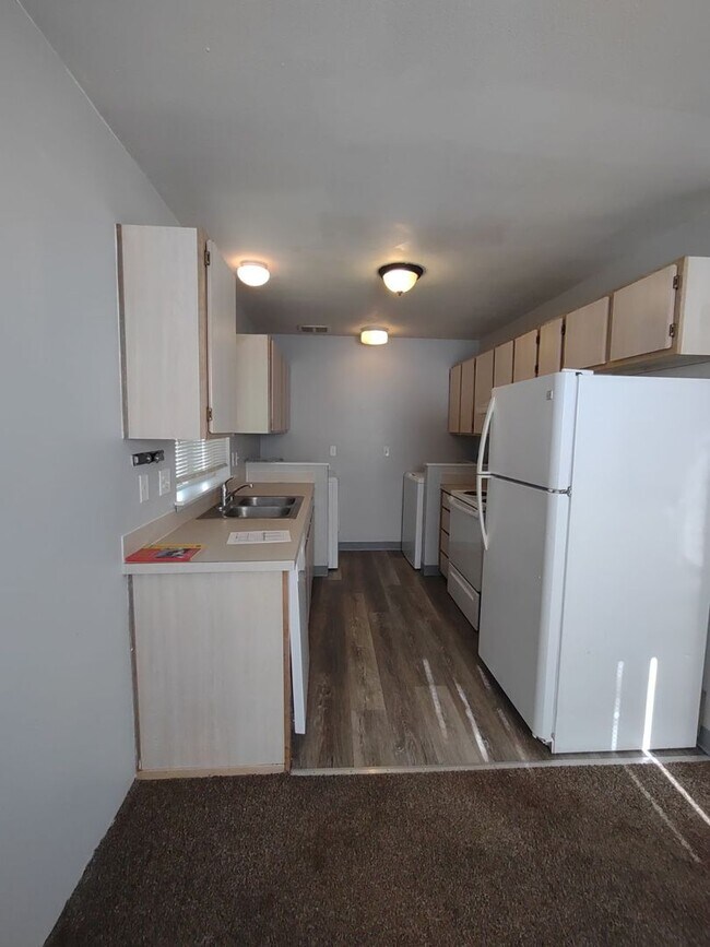 Foto del edificio - Ground Floor 2 BR 2BA with Storage & w/d