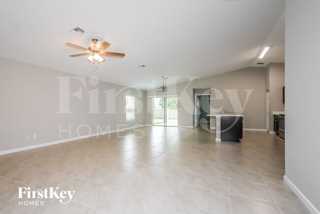 Foto del edificio - 623 SW Homeland Rd