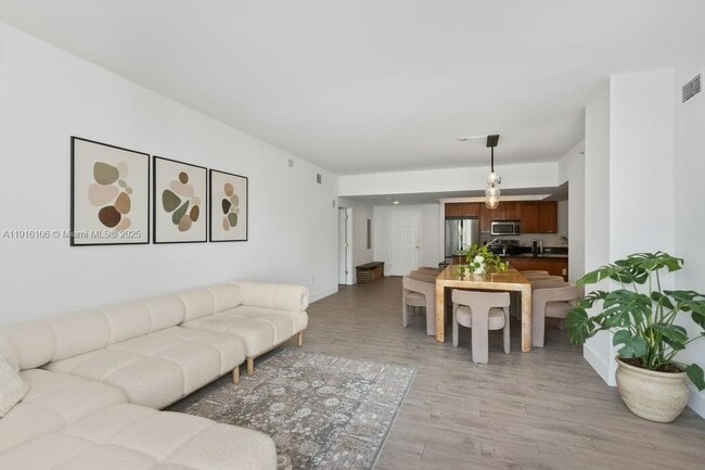 Foto del edificio - 4100 Salzedo St