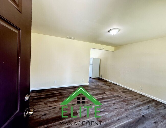 Foto del edificio - Charming and Updated Townhome in the Heart...