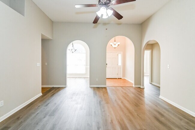 Building Photo - 157 Pebble Creek Cove E
