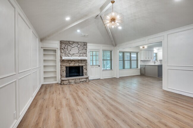 Building Photo - 1015 De Pauw Dr