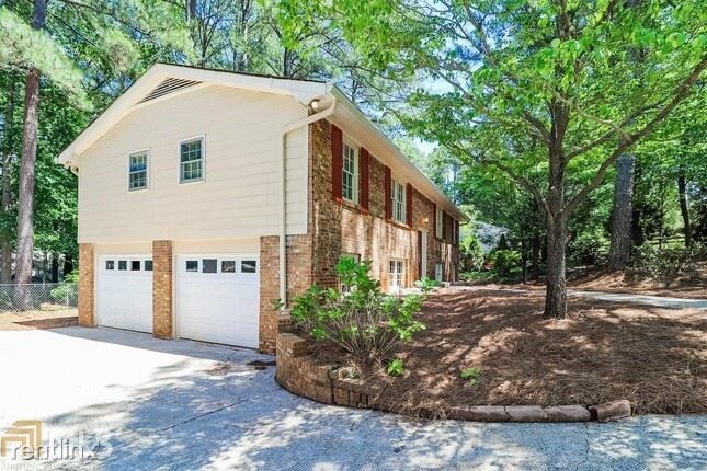 4 Br 2 Bath House 410 Killian Hill Rd House For Rent In Lilburn Ga Apartments Com