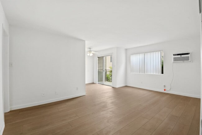 Building Photo - 1550 S Saltair Ave