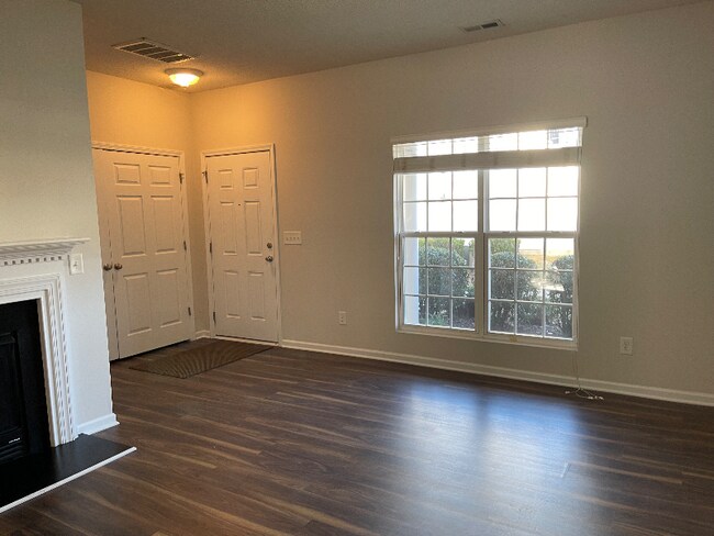 Building Photo - 27 Suncrest Ct