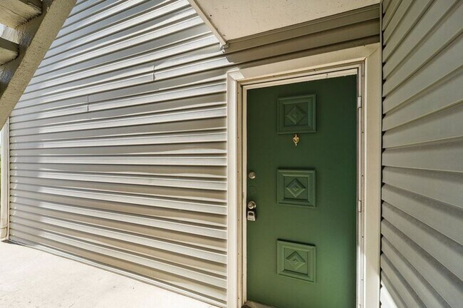 Building Photo - 920 S Walden Way