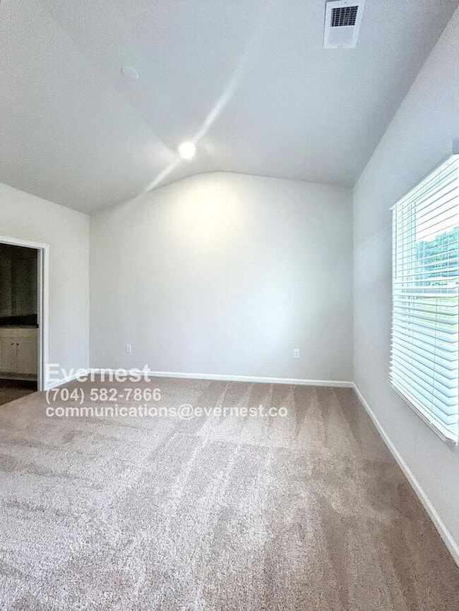 Building Photo - 124 Lightning Dr