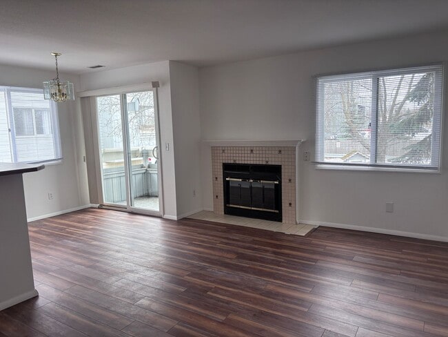 Building Photo - Brand New Update: 2 Bed/2 Bath UMED Condo!