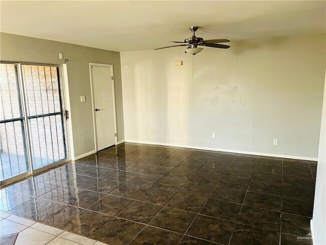 Foto del edificio - 817 Marinel Ln