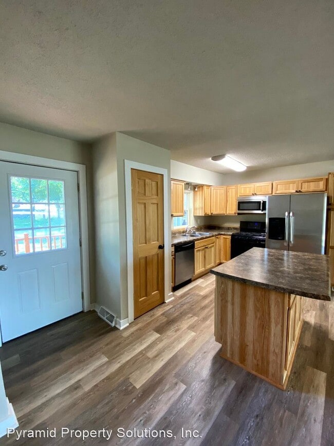 Foto del edificio - 4 br, 1 bath House - 403 Snyder Ave