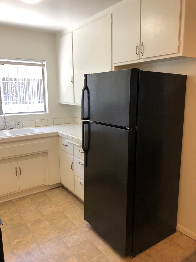 Unit #6 Kitchen - 1315 N Fuller Ave