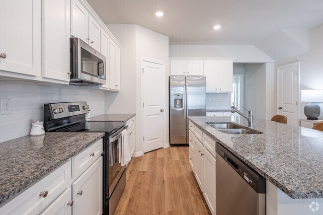 Denali - Kitchen - GroveParc Rental Homes