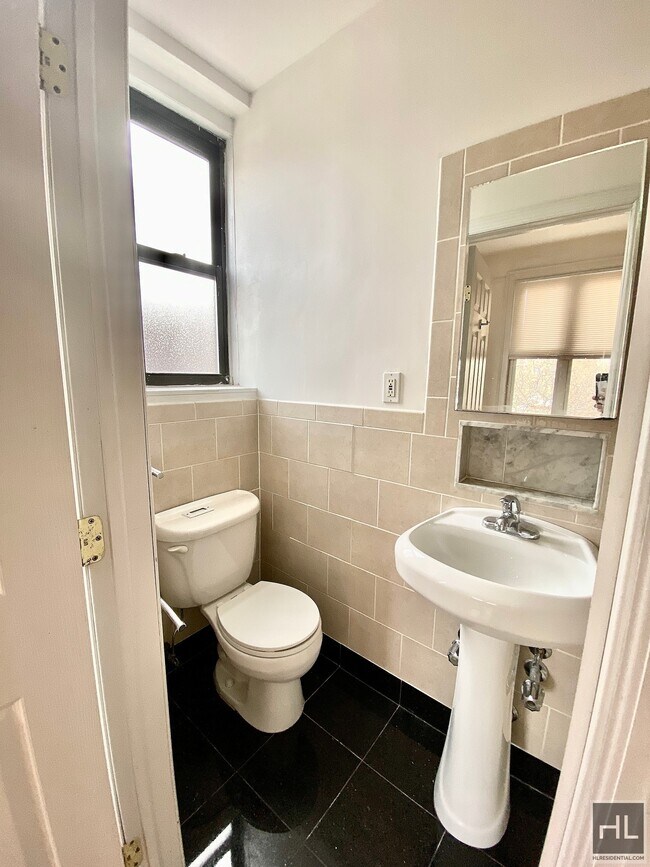 Foto del edificio - 1 bedroom Super clean rental ONLY $1850 Ne...
