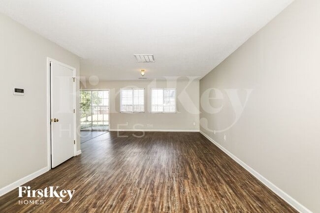 Building Photo - 811 Brantford Dr